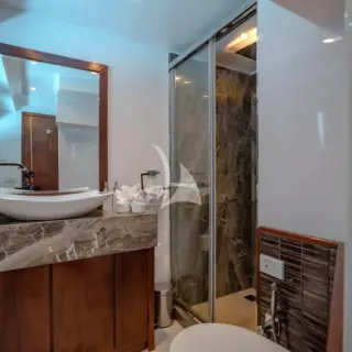 MIA KAI - Master en-suite bathroom