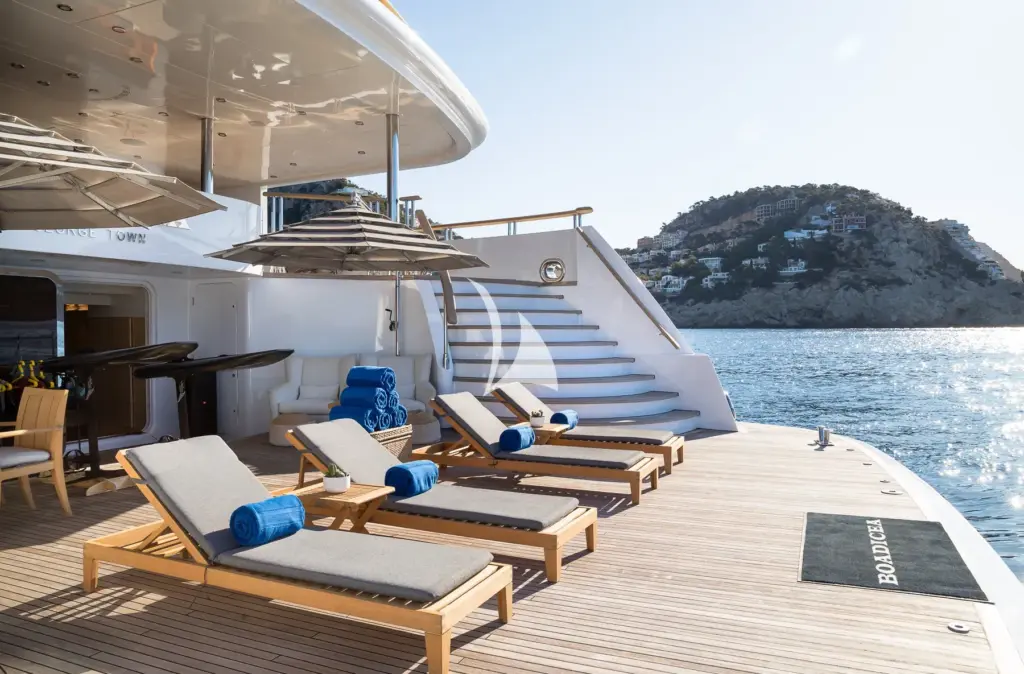 BOADICEA - Beach club + swim platform