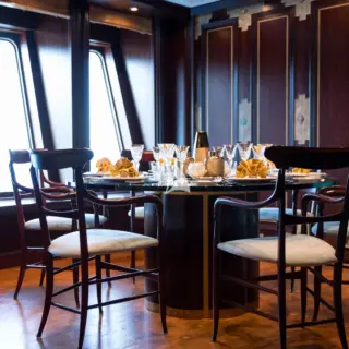 Main deck dining
