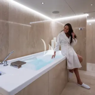 Hydro-massage tub
