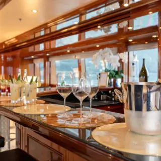 Upper Deck Bar - Details