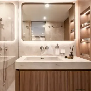 TESNI - Ensuite Bathroom