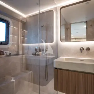 TESNI - Master Bathroom
