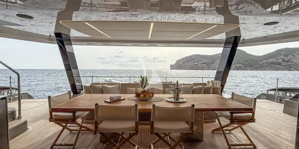 TESNI - Outdoor Table