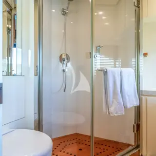 SILENT WORLD - Double cabin ensuite upper deck