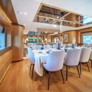 SILENT WORLD - Dining area