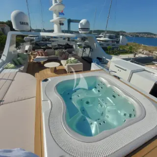 SILENT WORLD - Sun deck and Jacuzzi