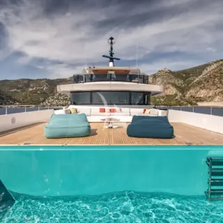 Foredeck Pool