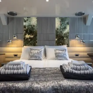 Nera's double bed cabin