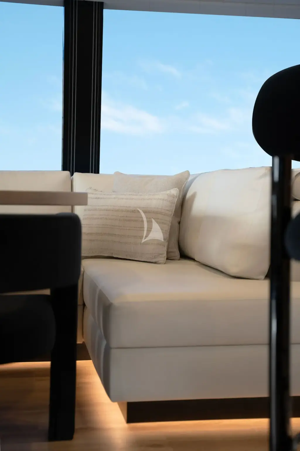 Belldia - Main Deck Salon