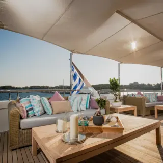 Upper deck