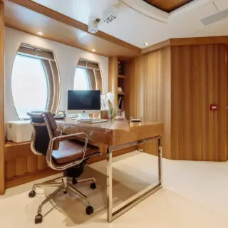 Main deck - Master suite's office