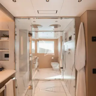 MAIN DECK MASTER BATHROOM