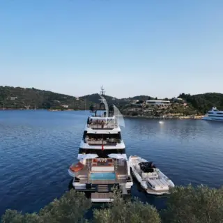 CHASE BOAT