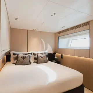 LOWER DECK CONVERTIBLE GUEST CABIN
