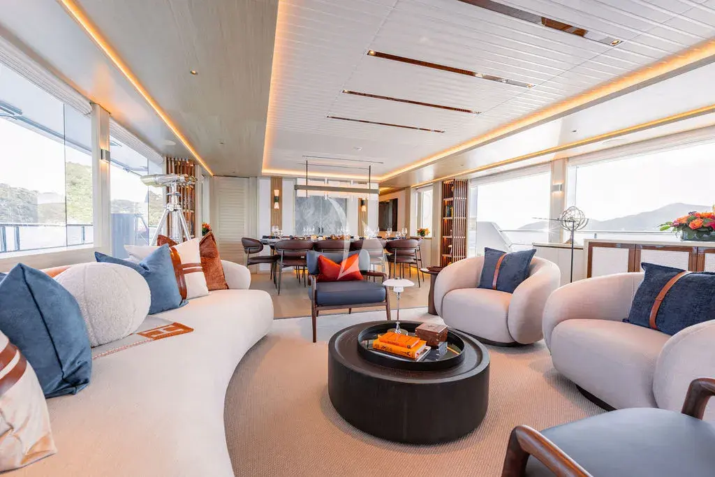 ADASTRA - Main salon