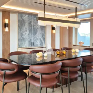 Salon Dining