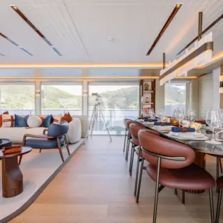 ADASTRA - Main salon