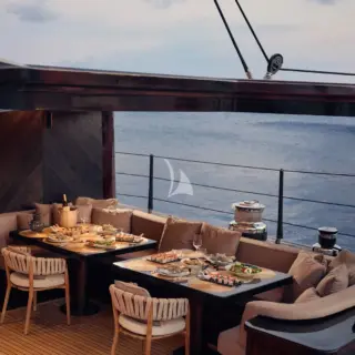 SEVEN - Aft alfresco