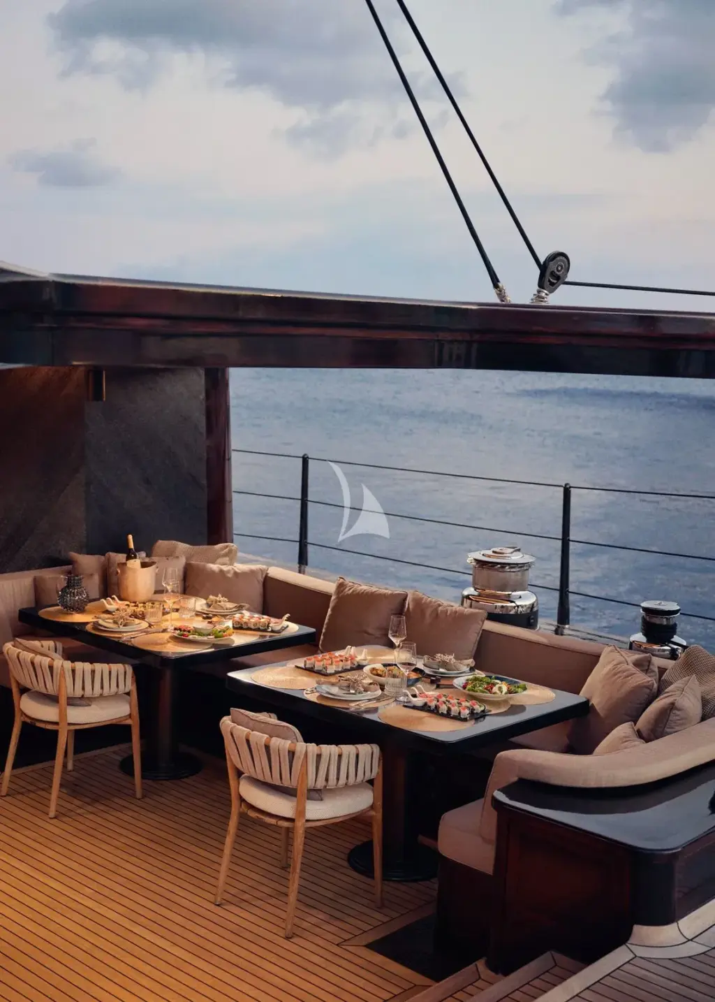 SEVEN - Aft alfresco