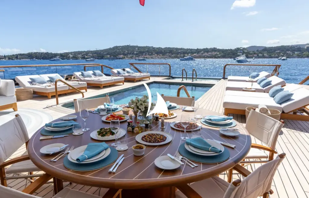 BREAKTHROUGH - Main deck aft