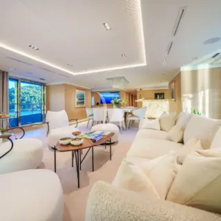 Renata - Main saloon