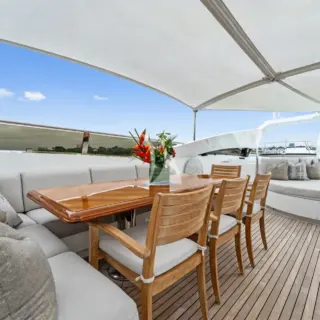 Fly bridge dining