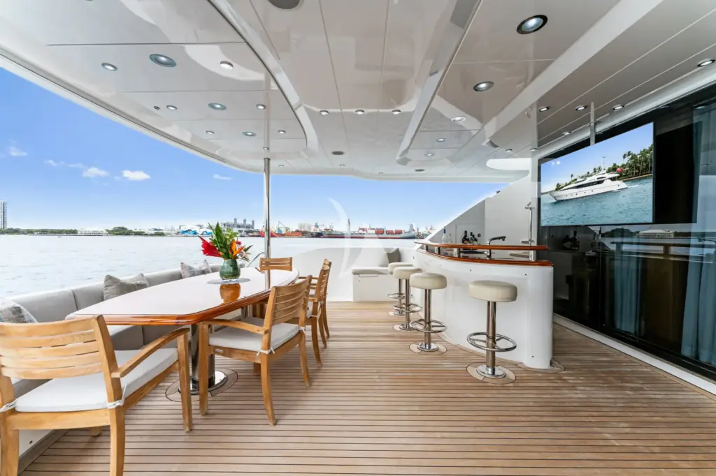 INVICTUS - Aft deck
