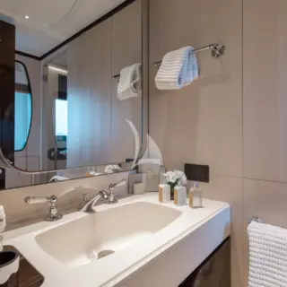 Starboard Twin Ensuite