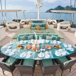 Flybridge dining area and sun pads