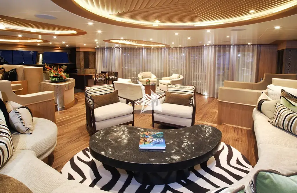 HEMISPHERE - Main deck lounge