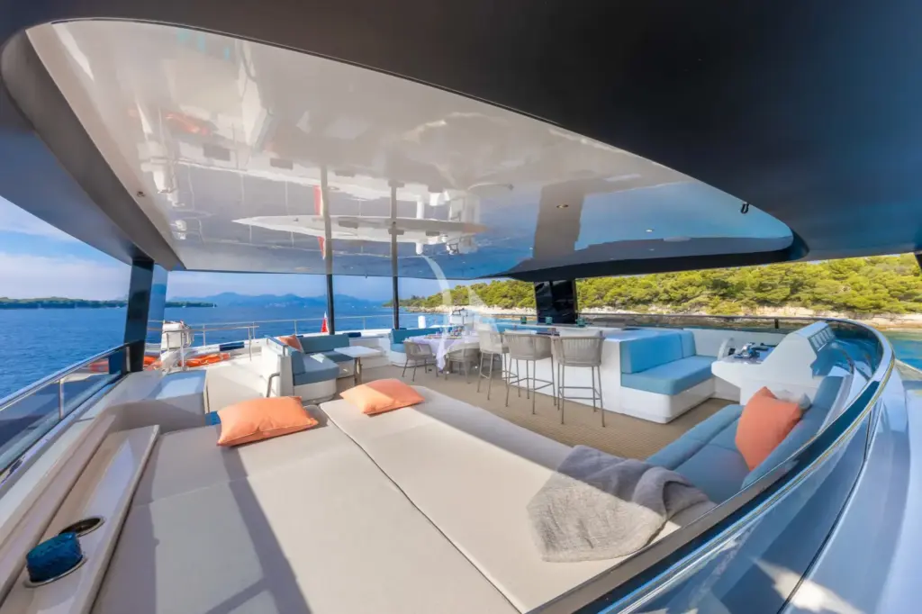 SILENT GRACE - Flybridge