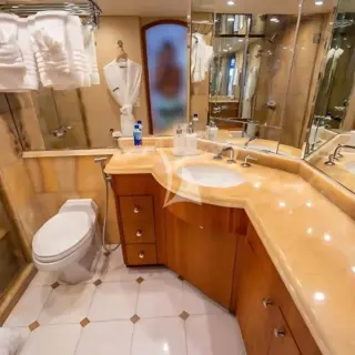 Lower Deck Master Ensuite