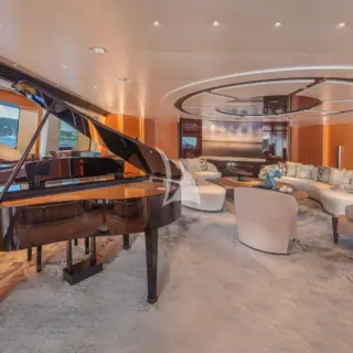 MALTESE FALCON - Main Salon