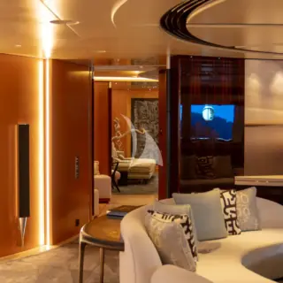 MALTESE FALCON - Main Salon