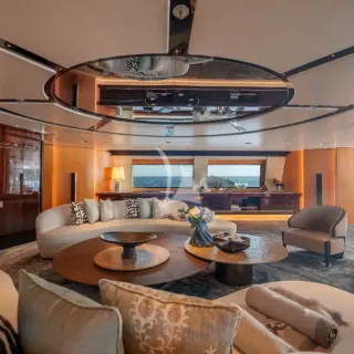 MALTESE FALCON - Main Salon