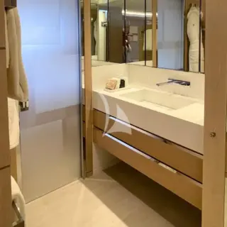 ELENI 60m - Port Guest Cabin Ensuite
