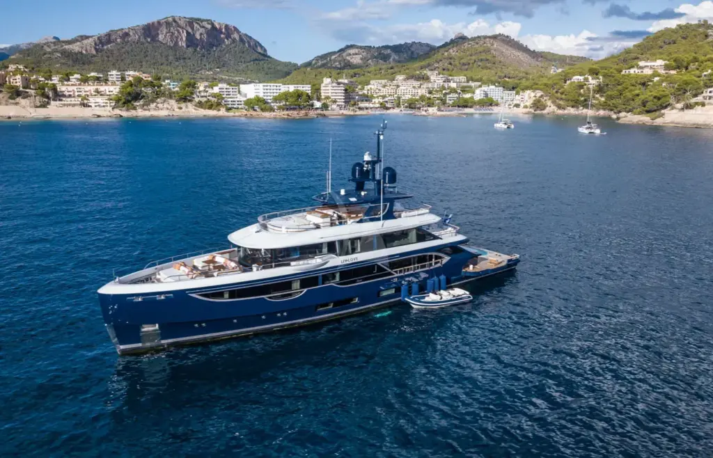 LIV LOVE (YET) - LIV LOVE