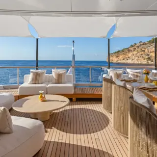 Bridge deck aft