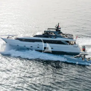 DANLOU With Sacs Chase Boat