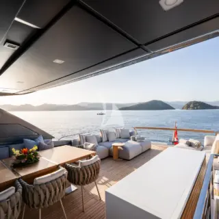 DANLOU - Flybridge Dining