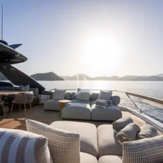 DANLOU - Flybridge Seating Area