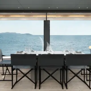 Salon Dining 
