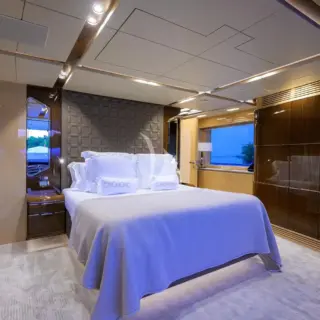 TROPA - Sky-lounge converted master Stateroom
