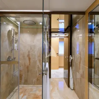 TROPA - Master Stateroom en-suite