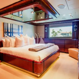 Primary Stateroom (Main Deck)