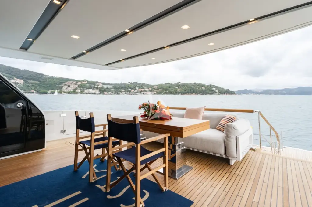 ESTIA - Main deck aft