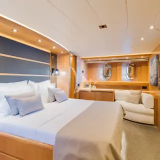 Full beam Master Cabin