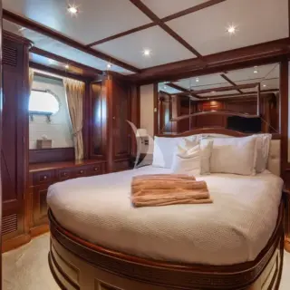 Double cabin