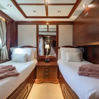 Twin cabin